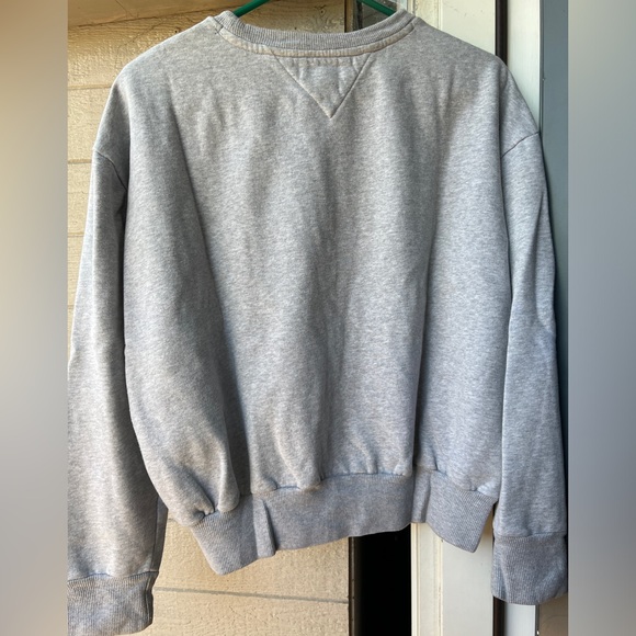 It's a casual sweatshirt in a nice matching color. - Picture 2 of 8